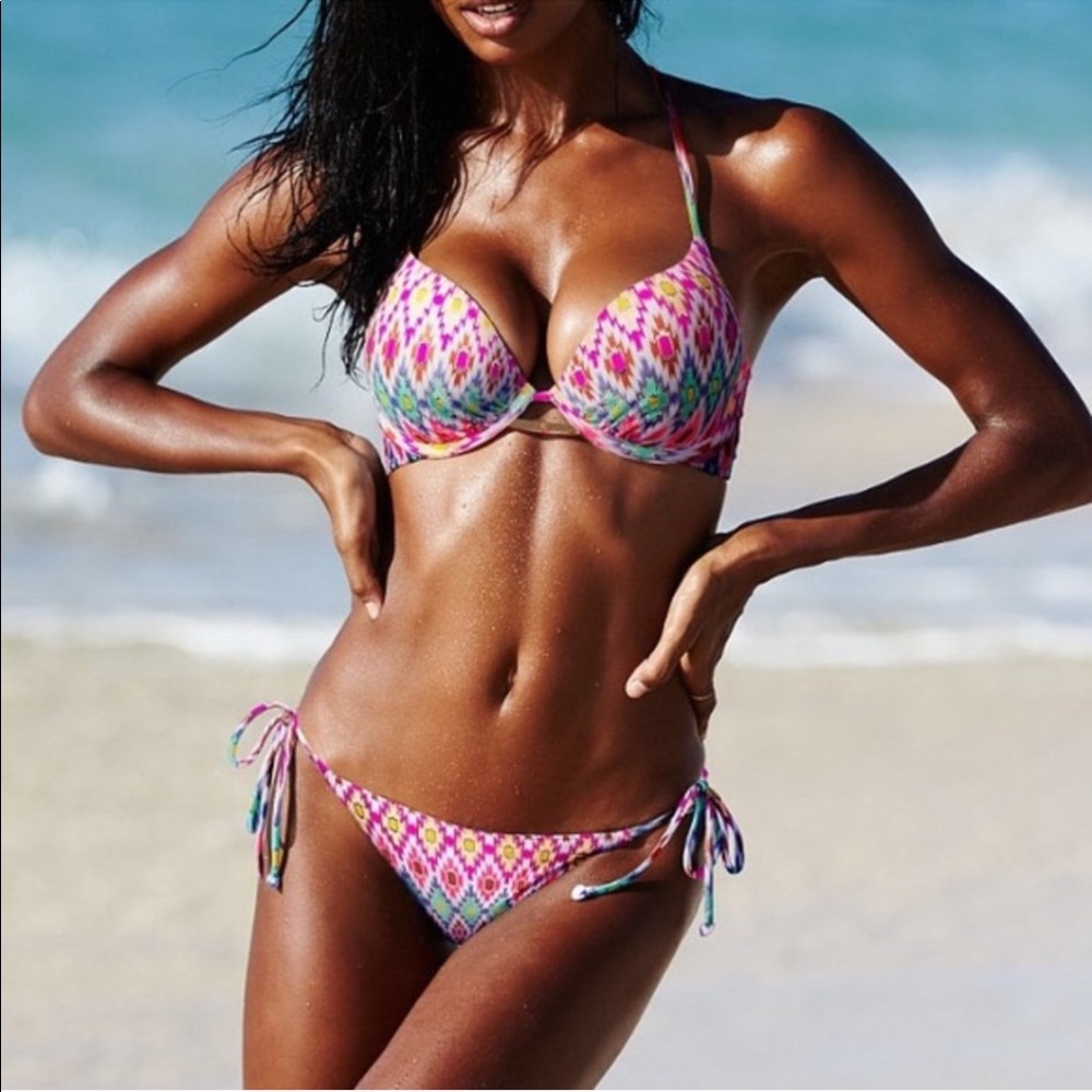 Victoria’s Secret Bombshell swimsuit Top 32C